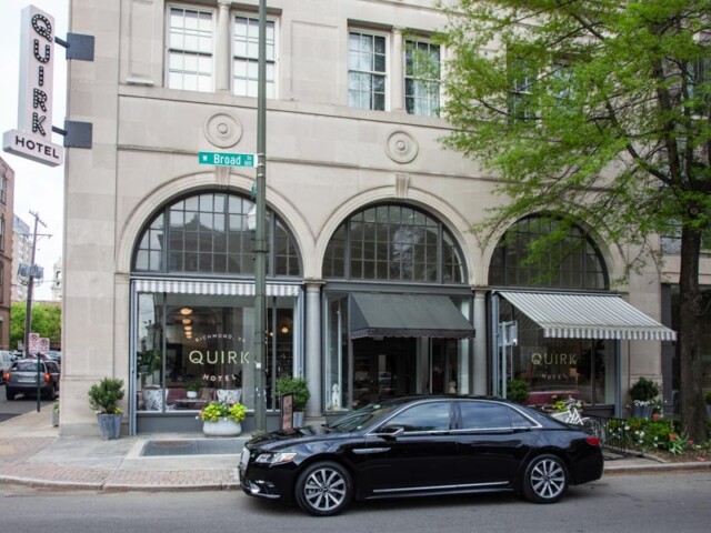 Luxury Sedan (Lincoln Continental) 1